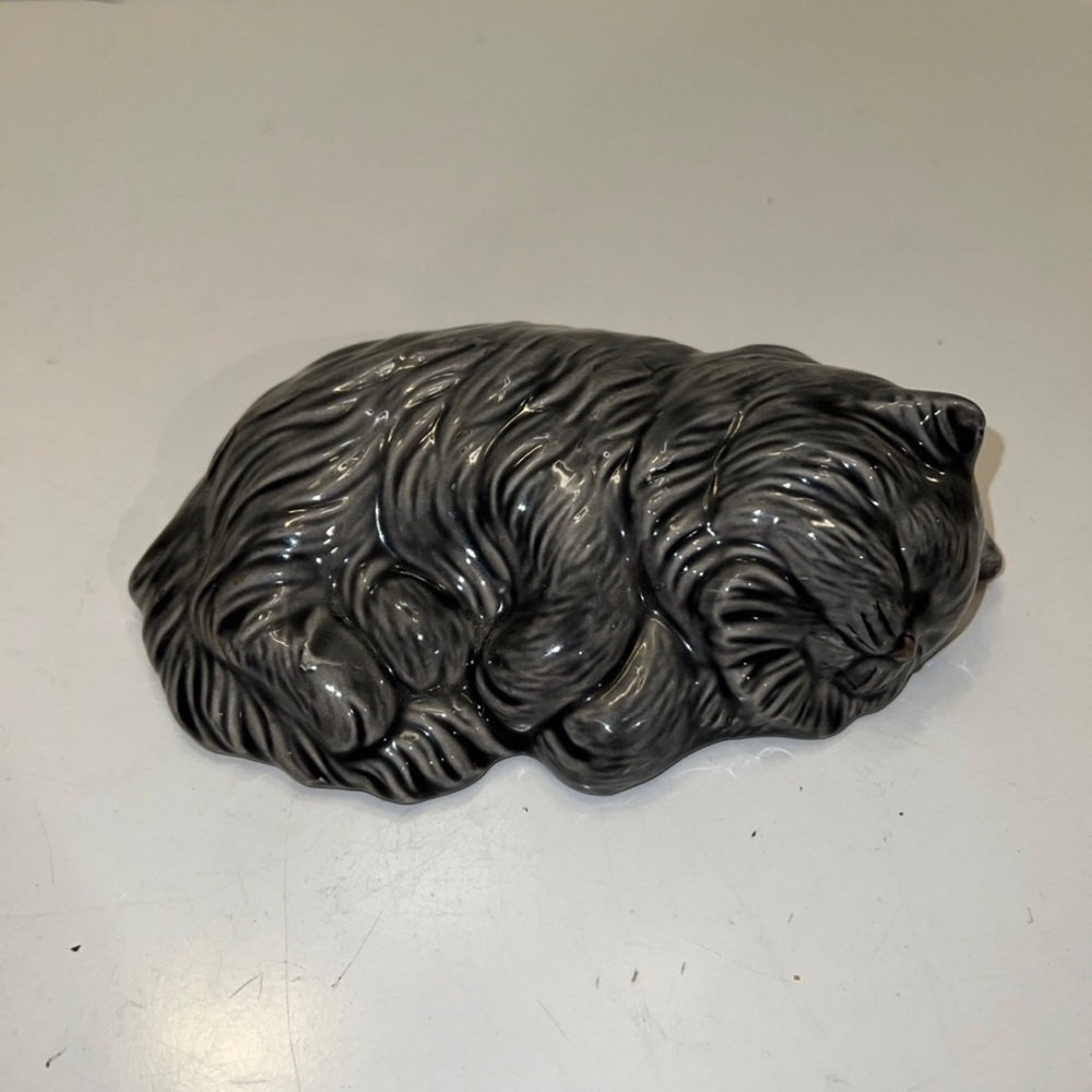 Vintage cute sleeping cat made in 1979